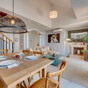 Elegant 2 Bdrm Penthouse With Bbq And Pools Marbella